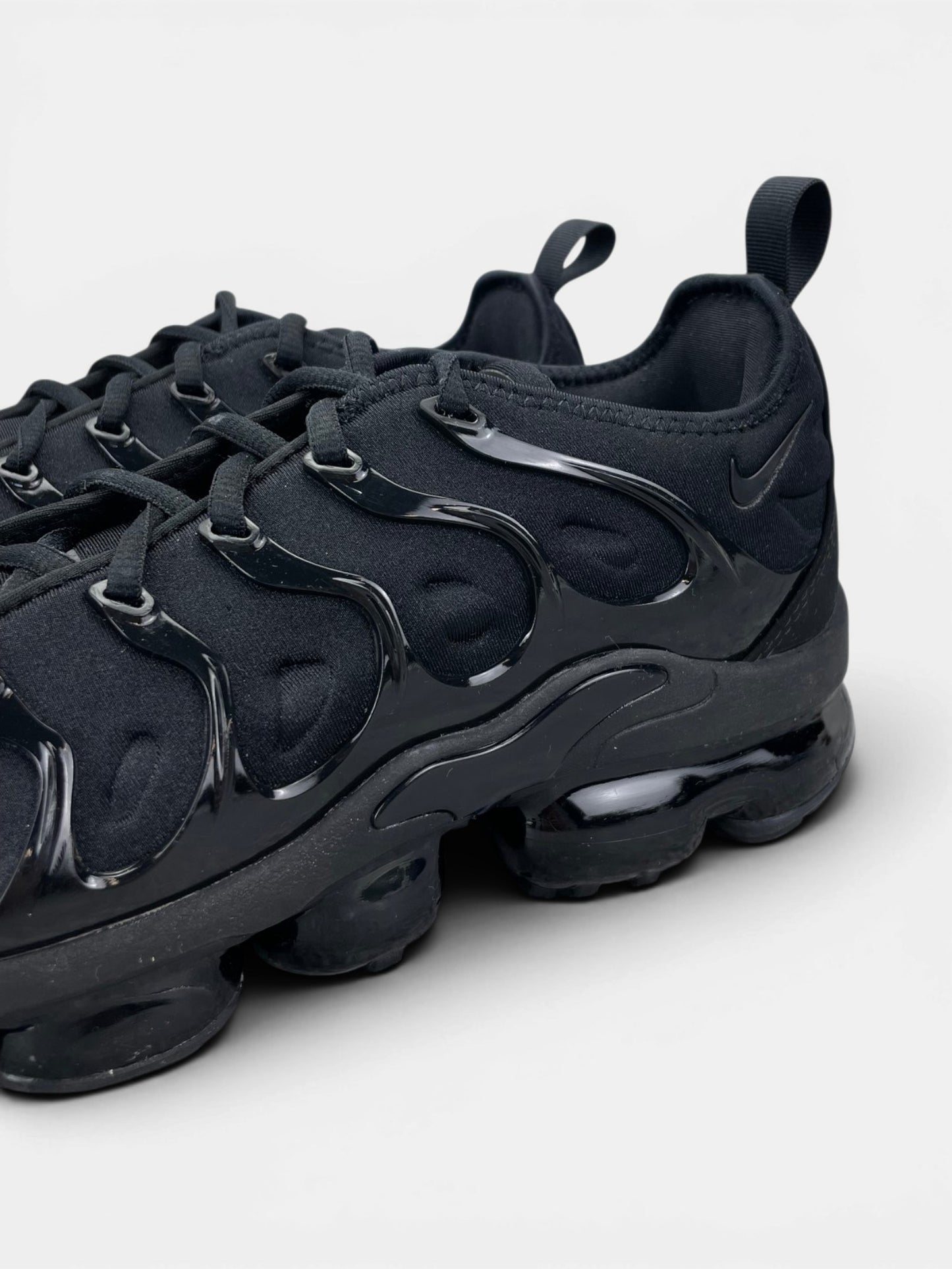 Nike Air VaporMax Plus Triple Black — buty sportowe męskie w bardzo dobrym stanie rozmiar 42.5, opcjonalne zdjęcie 1