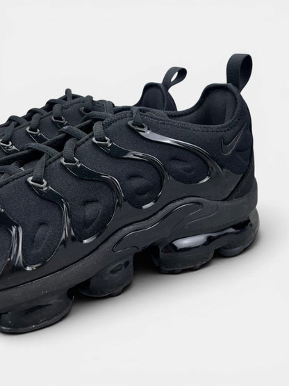 Nike Air VaporMax Plus Triple Black — buty sportowe męskie w bardzo dobrym stanie rozmiar 42.5, opcjonalne zdjęcie 1