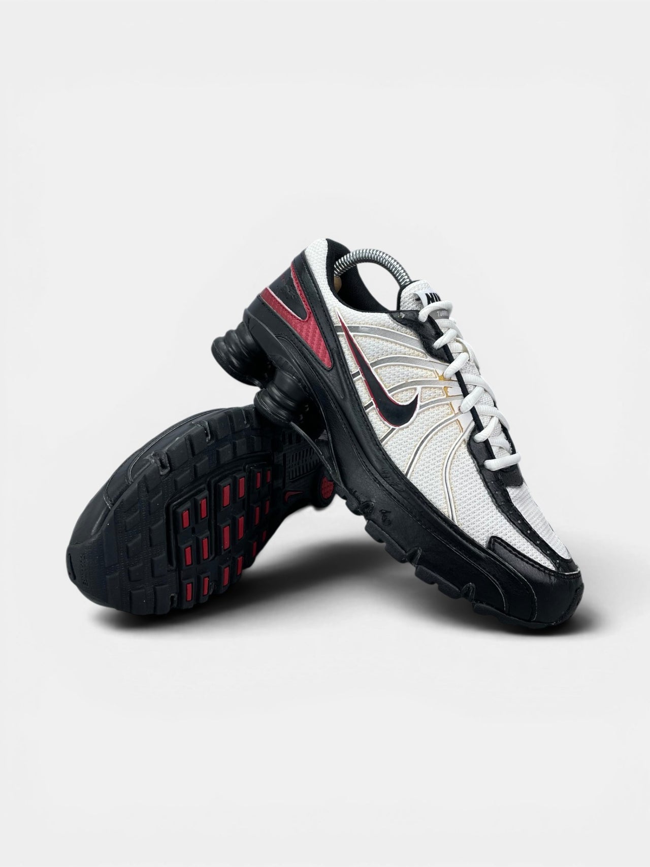 Nike Shox Turbo VII — buty sportowe męskie w bardzo dobrym stanie rozmiar 40.5, boczny profil