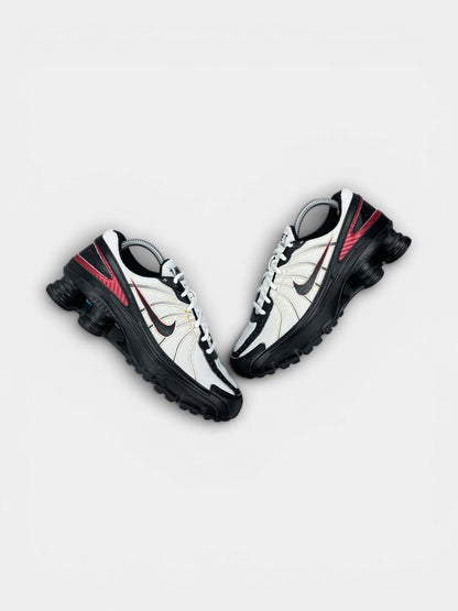Nike Shox Turbo VII — buty sportowe męskie w bardzo dobrym stanie rozmiar 40.5, widok z góry na zewnętrzną stronę butów