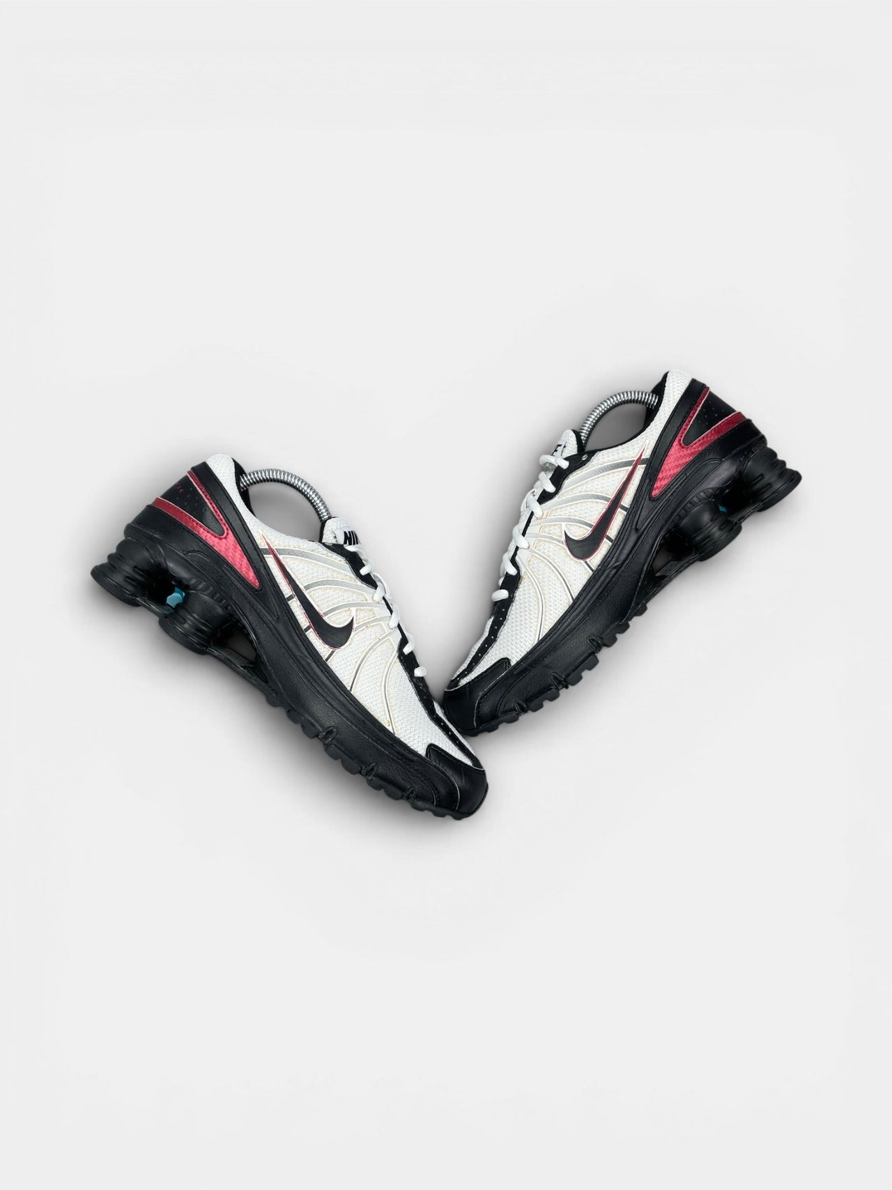Nike Shox Turbo VII — buty sportowe męskie w bardzo dobrym stanie rozmiar 40.5, zewnętrzny panel prawego buta