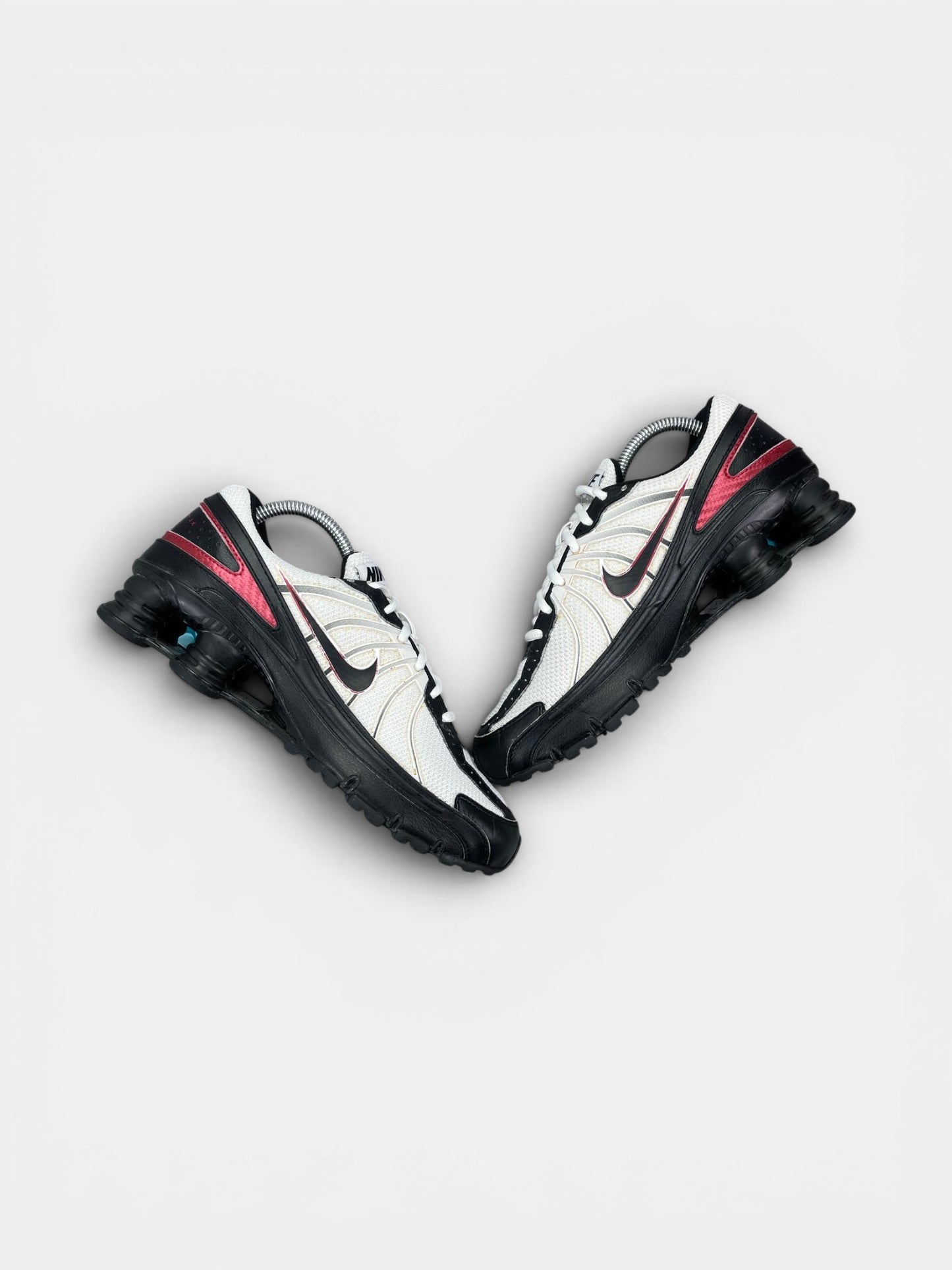 Nike Shox Turbo VII — buty sportowe męskie w bardzo dobrym stanie rozmiar 40.5, zewnętrzny panel prawego buta