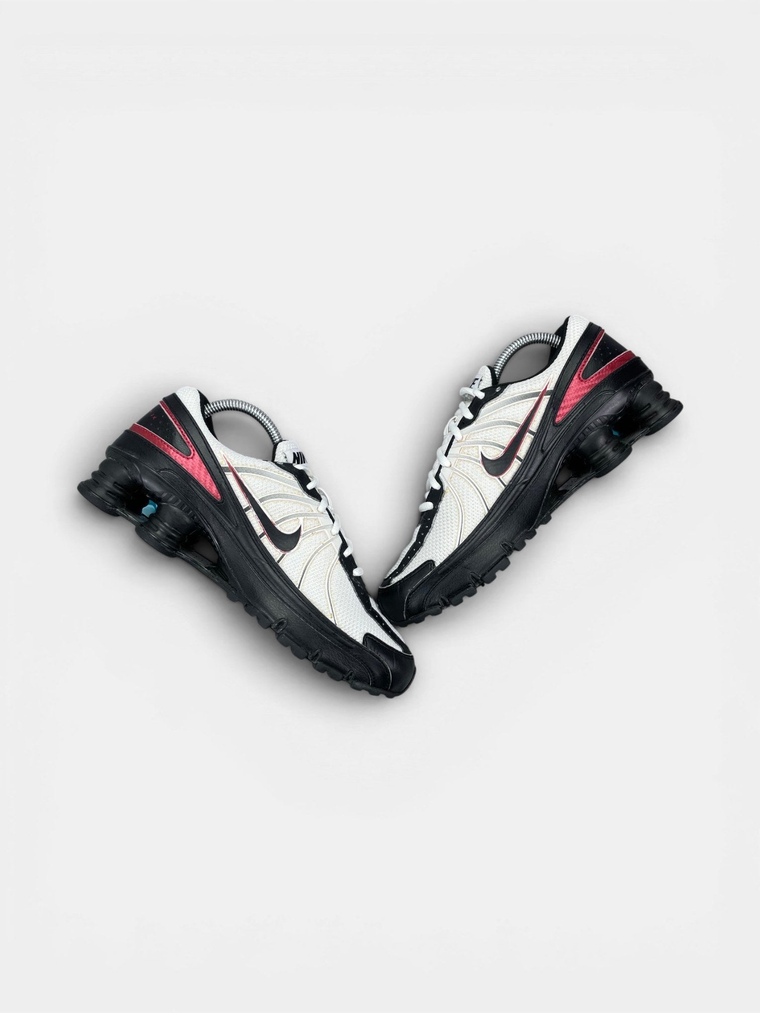 Nike Shox Turbo VII — buty sportowe męskie w bardzo dobrym stanie rozmiar 40.5, zewnętrzny panel prawego buta