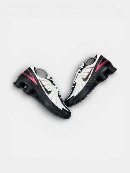 Nike Shox Turbo VII — buty sportowe męskie w bardzo dobrym stanie rozmiar 40.5, zewnętrzny panel prawego buta