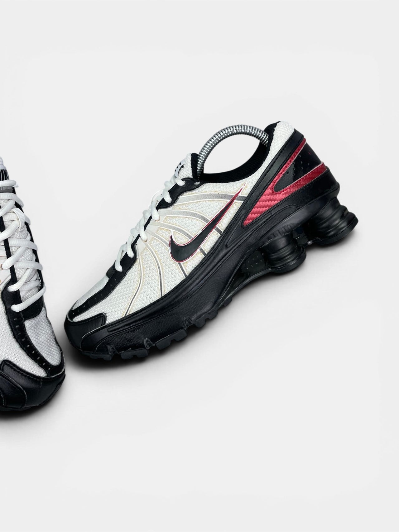 Nike Shox Turbo VII — buty sportowe męskie w bardzo dobrym stanie rozmiar 40.5, widok z góry na wewnętrzną stronę butów