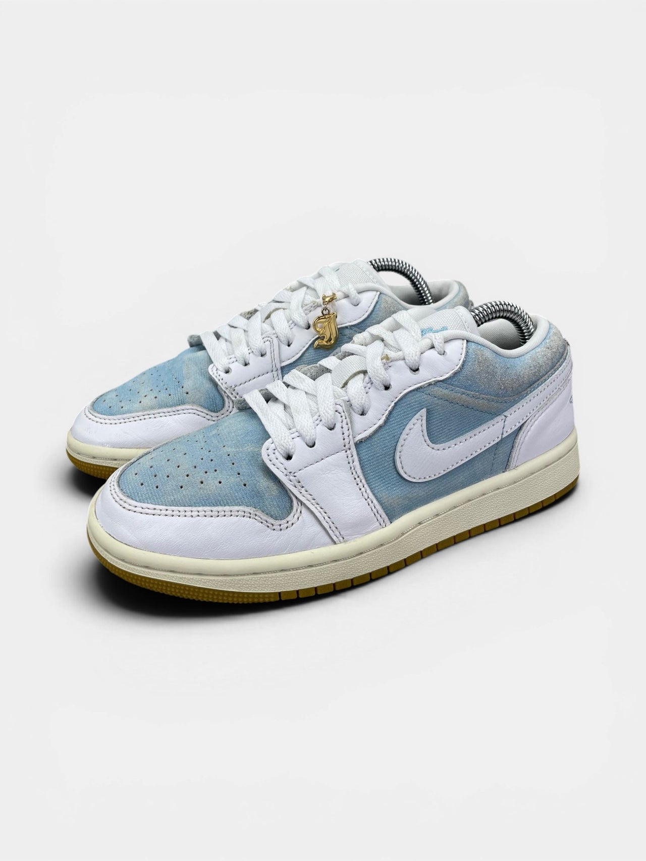 Nike Air Jordan 1 Low Denim Worn Blue — buty sportowe damskie w bardzo dobrym stanie rozmiar 36.5, widok z boku
