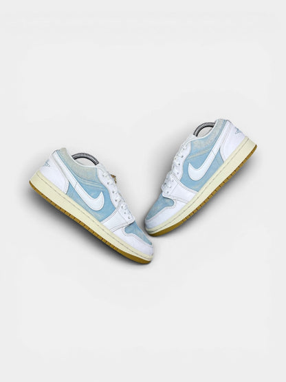 Nike Air Jordan 1 Low Denim Worn Blue — buty sportowe damskie w bardzo dobrym stanie rozmiar 36.5, widok z góry na zewnętrzną stronę butów