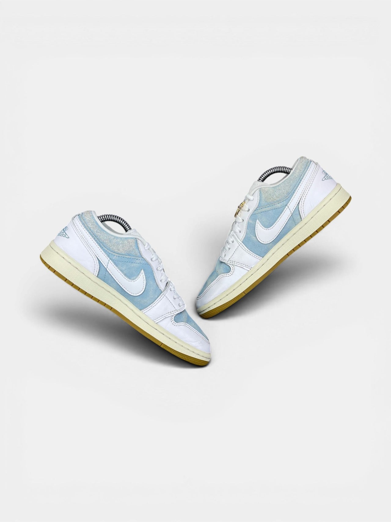 Nike Air Jordan 1 Low Denim Worn Blue — buty sportowe damskie w bardzo dobrym stanie rozmiar 36.5, zewnętrzny panel prawego buta