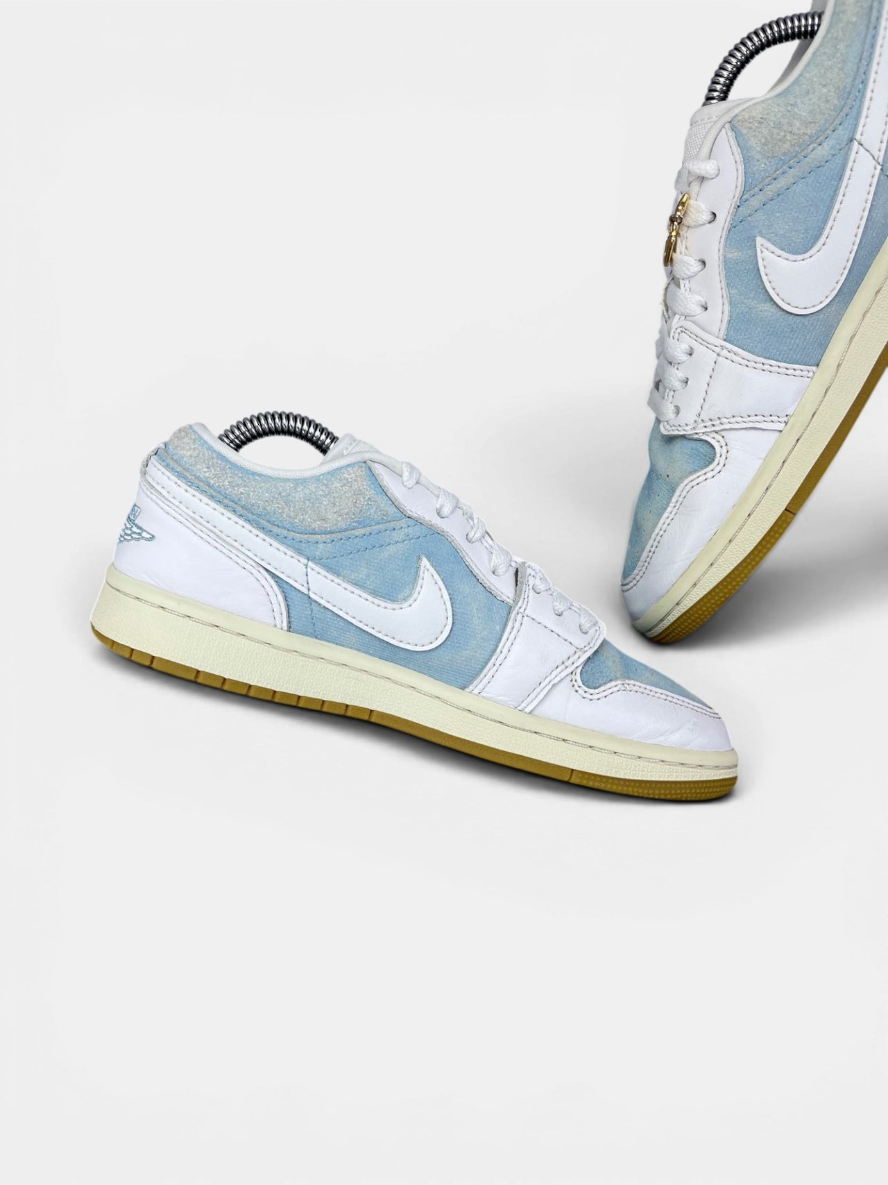 Nike Air Jordan 1 Low Denim Worn Blue — buty sportowe damskie w bardzo dobrym stanie rozmiar 36.5, wewnętrzny panel lewego buta