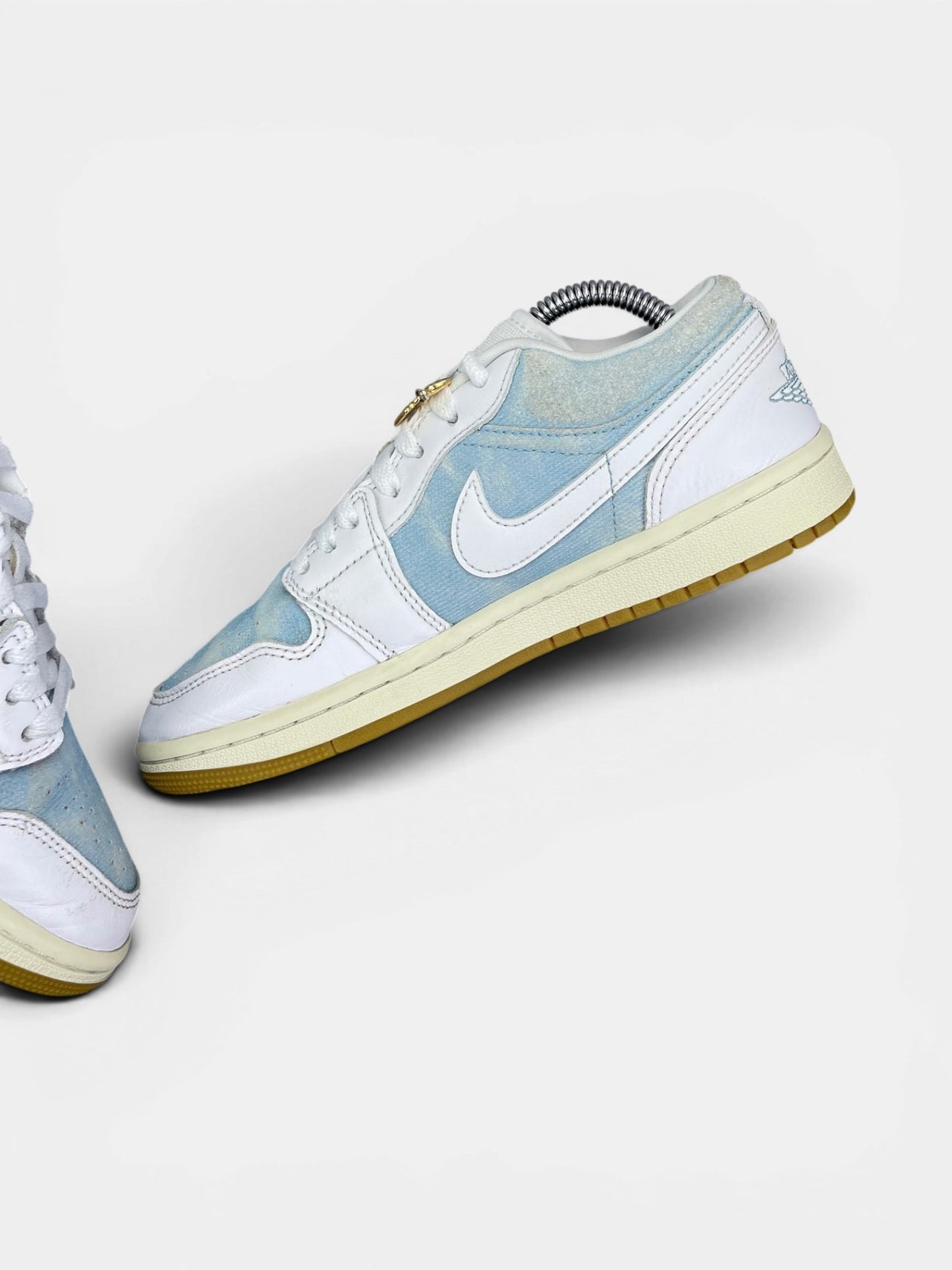 Nike Air Jordan 1 Low Denim Worn Blue — buty sportowe damskie w bardzo dobrym stanie rozmiar 36.5, wewnętrzny panel prawego buta
