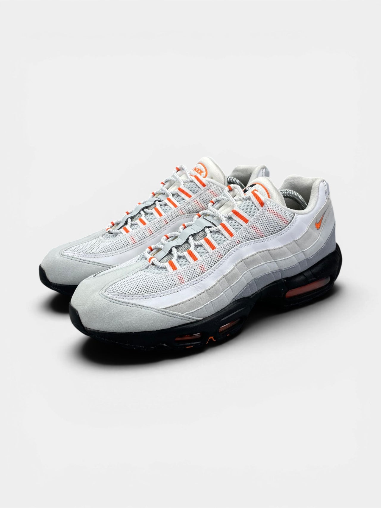 Nike Air Max 95 Wolf Grey Safety Orange (Pure Platinum) — buty sportowe męskie w bardzo dobrym stanie rozmiar 44, widok z boku