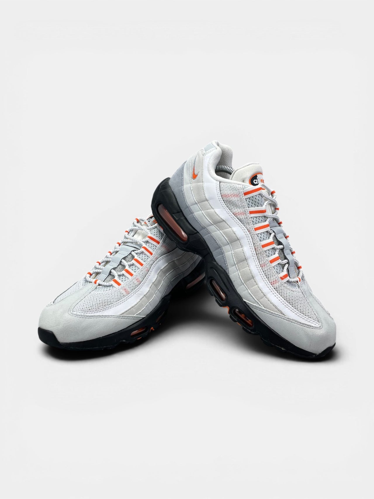 Nike Air Max 95 Wolf Grey Safety Orange (Pure Platinum) — buty sportowe męskie w bardzo dobrym stanie rozmiar 44, boczny profil