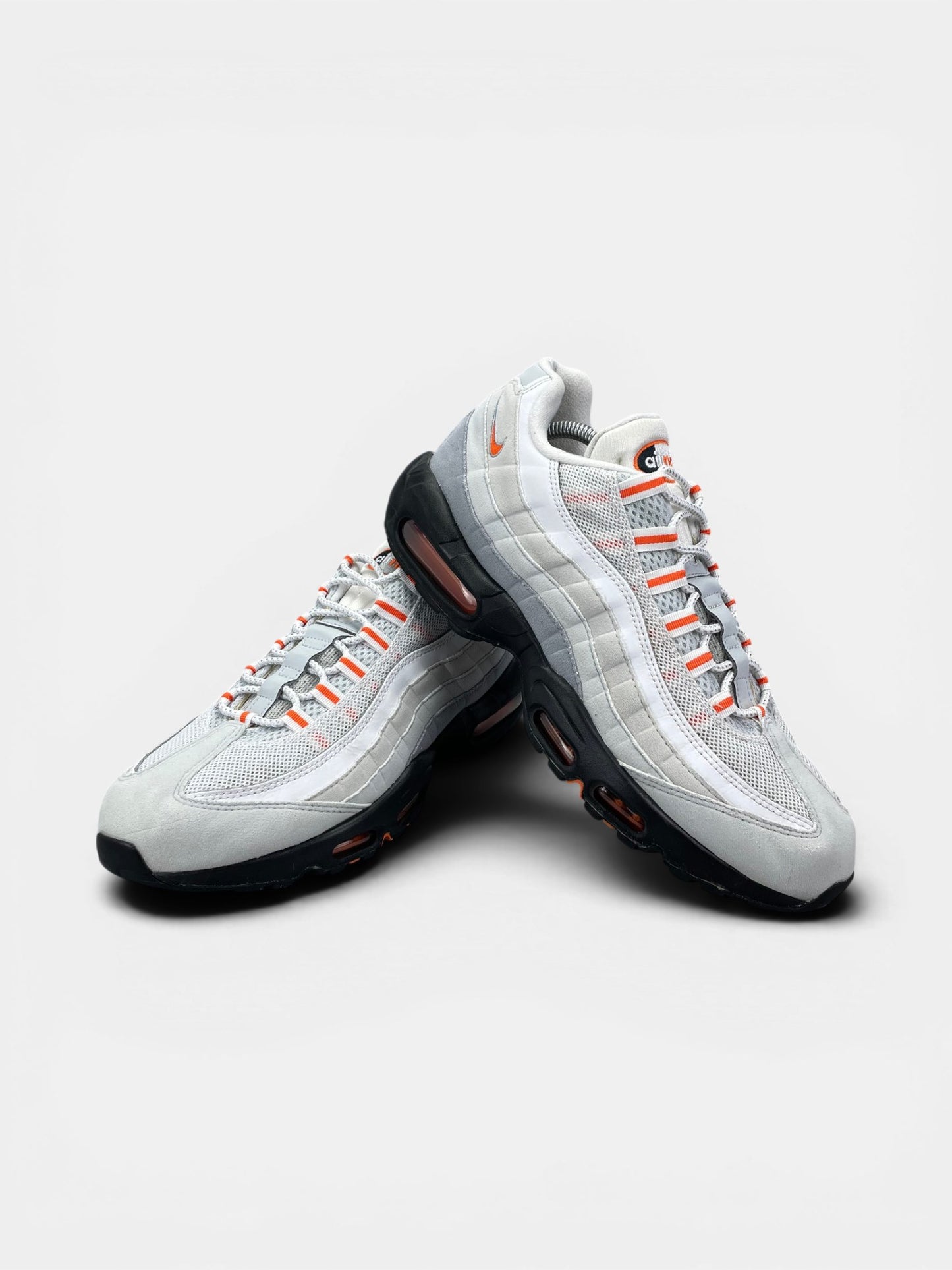 Nike Air Max 95 Wolf Grey Safety Orange (Pure Platinum) — buty sportowe męskie w bardzo dobrym stanie rozmiar 44, boczny profil