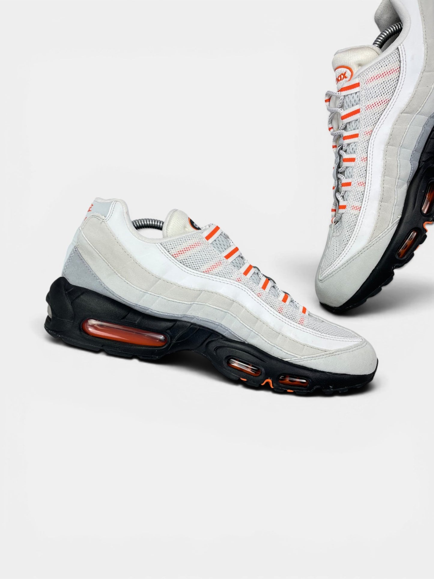 Nike Air Max 95 Wolf Grey Safety Orange (Pure Platinum) — buty sportowe męskie w bardzo dobrym stanie rozmiar 44, wewnętrzny panel lewego buta