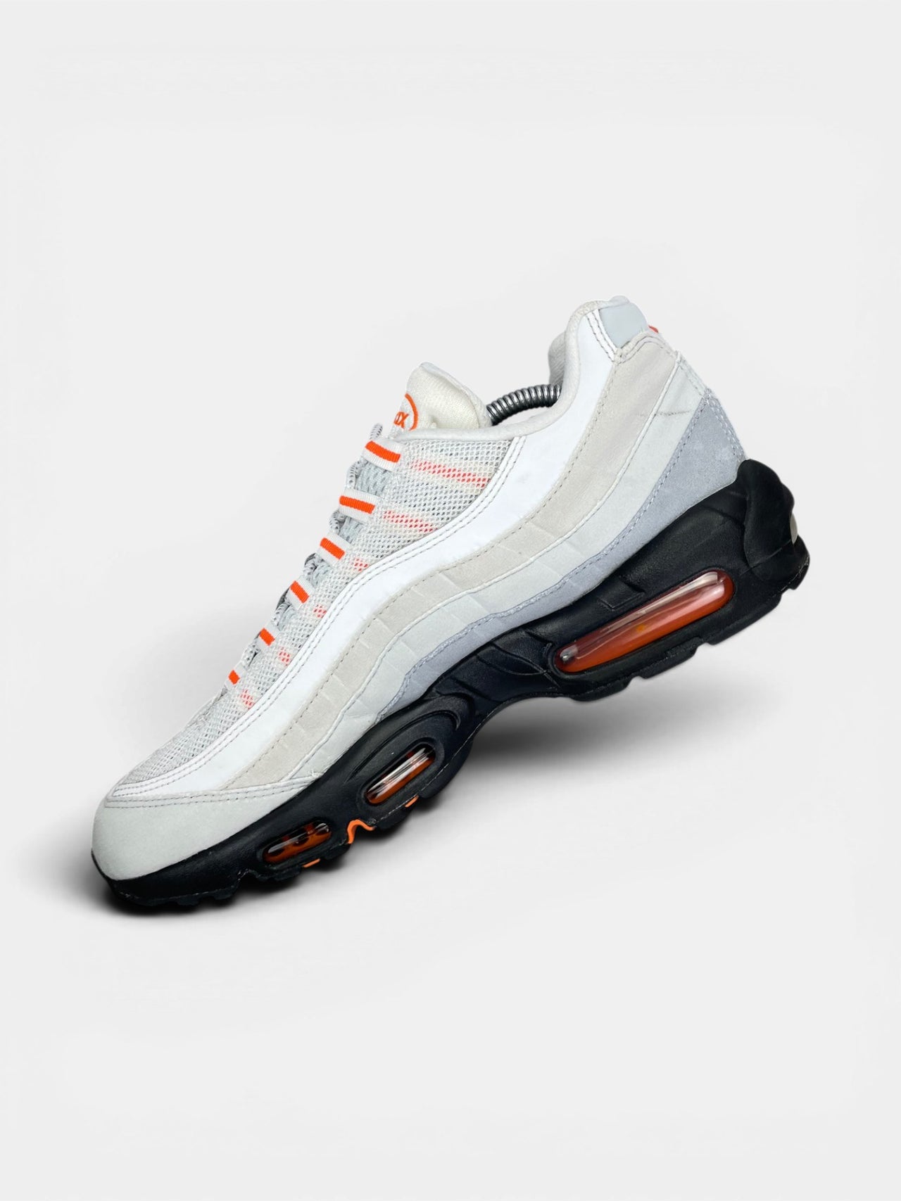 Nike Air Max 95 Wolf Grey Safety Orange (Pure Platinum) — buty sportowe męskie w bardzo dobrym stanie rozmiar 44, wewnętrzny panel prawego buta