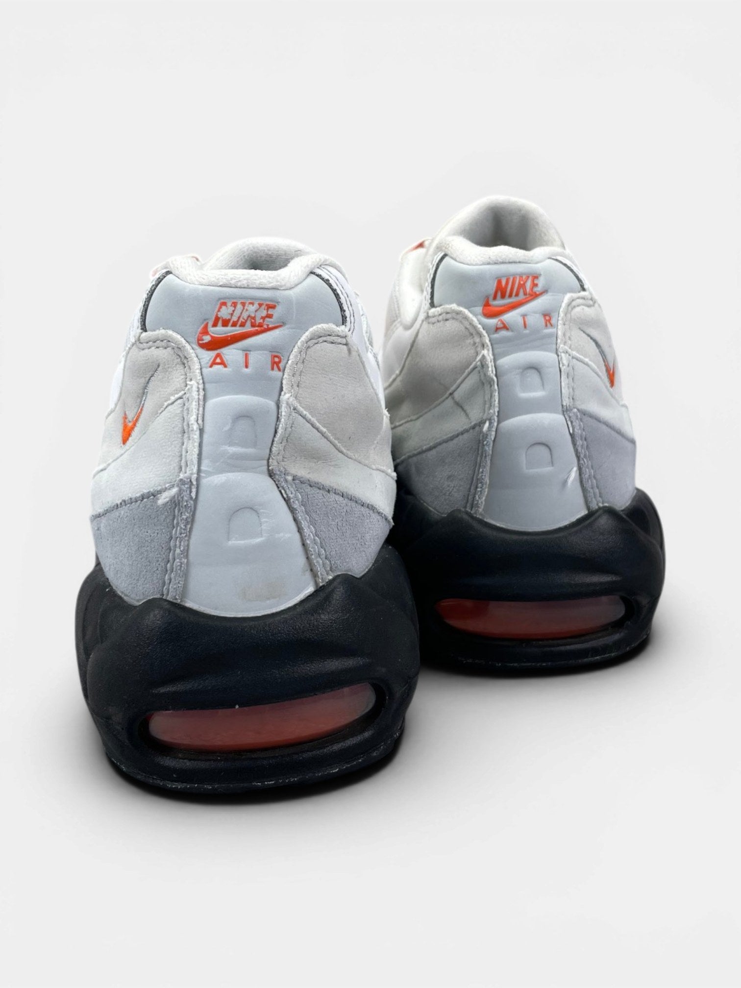 Nike Air Max 95 Wolf Grey Safety Orange (Pure Platinum) — buty sportowe męskie w bardzo dobrym stanie rozmiar 44, widok z tyłu
