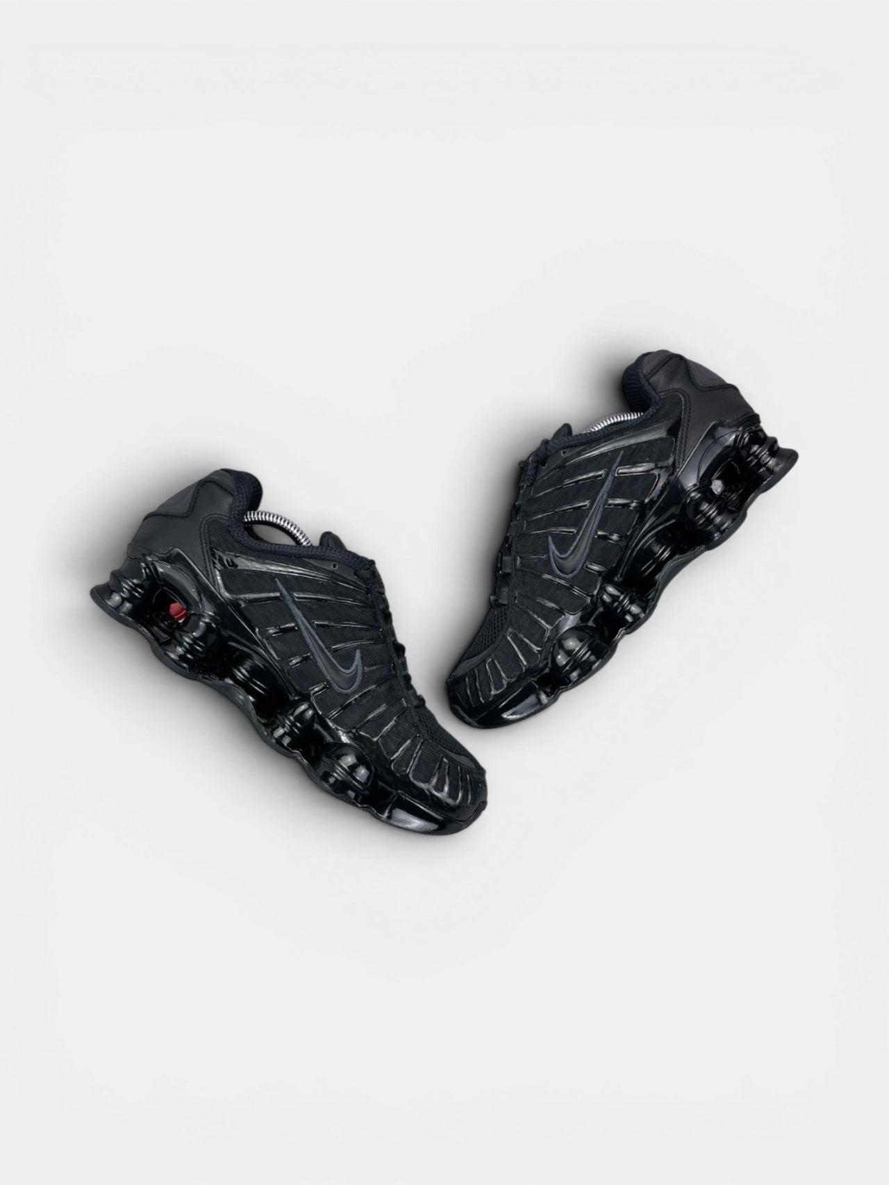 Nike Shox TL Black — buty sportowe męskie w bardzo dobrym stanie rozmiar 40, zewnętrzny panel prawego buta