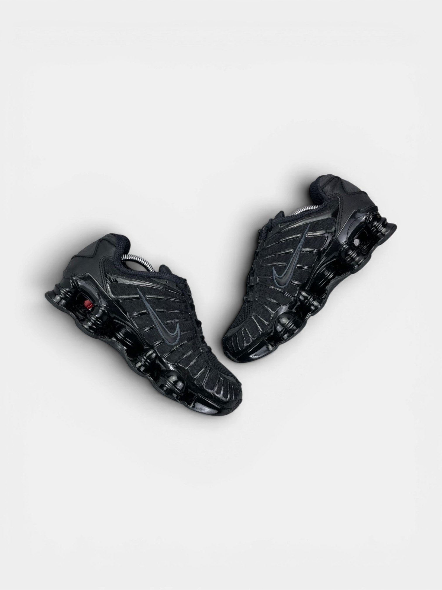 Nike Shox TL Black — buty sportowe męskie w bardzo dobrym stanie rozmiar 40, zewnętrzny panel prawego buta