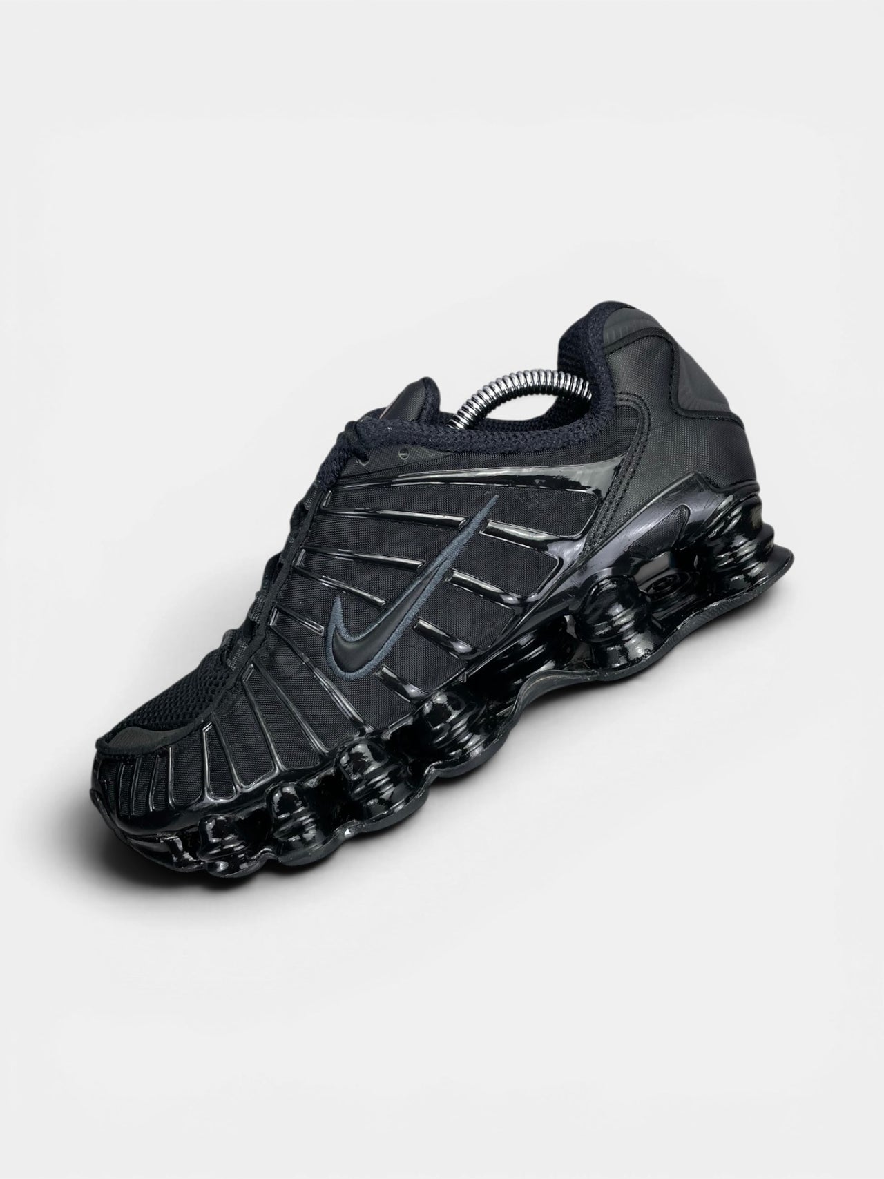 Nike Shox TL Black — buty sportowe męskie w bardzo dobrym stanie rozmiar 40, widok z góry na wewnętrzną stronę butów