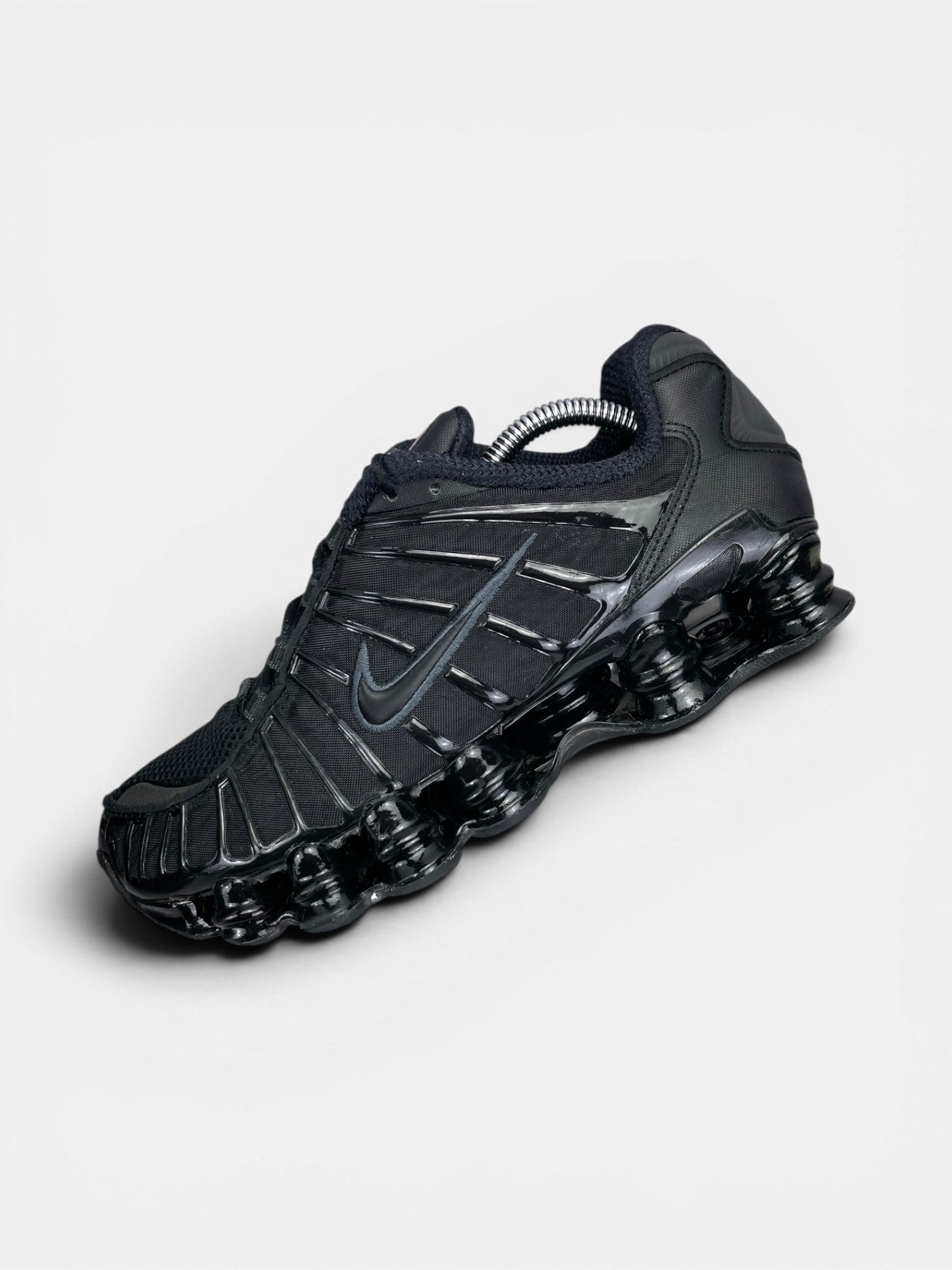 Nike Shox TL Black — buty sportowe męskie w bardzo dobrym stanie rozmiar 40, widok z góry na wewnętrzną stronę butów