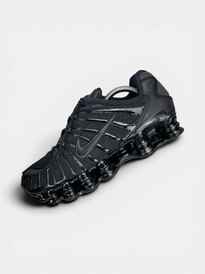 Nike Shox TL Black — buty sportowe męskie w bardzo dobrym stanie rozmiar 40, widok z góry na wewnętrzną stronę butów
