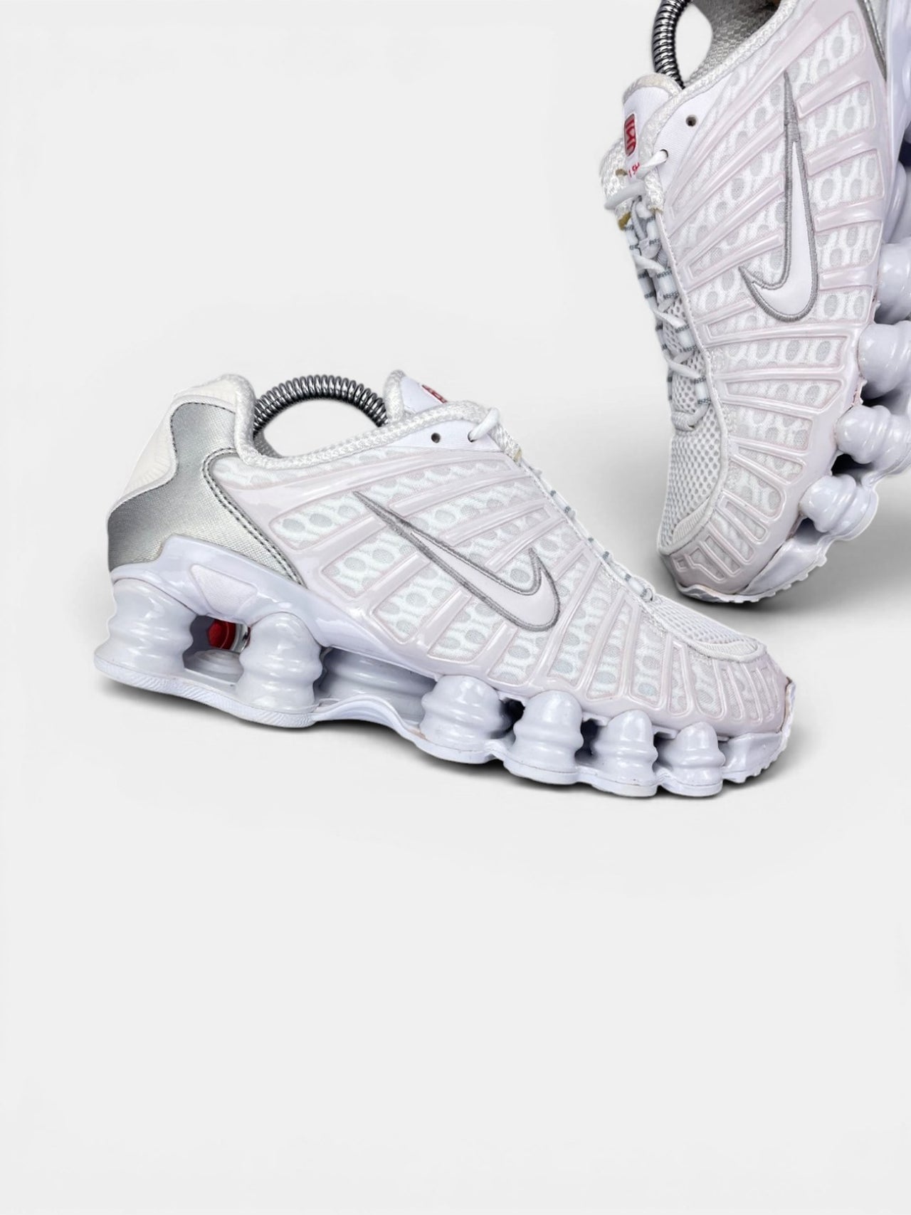 Nike Shox TL — buty sportowe damskie w bardzo dobrym stanie rozmiar 38, zewnętrzny panel lewego buta