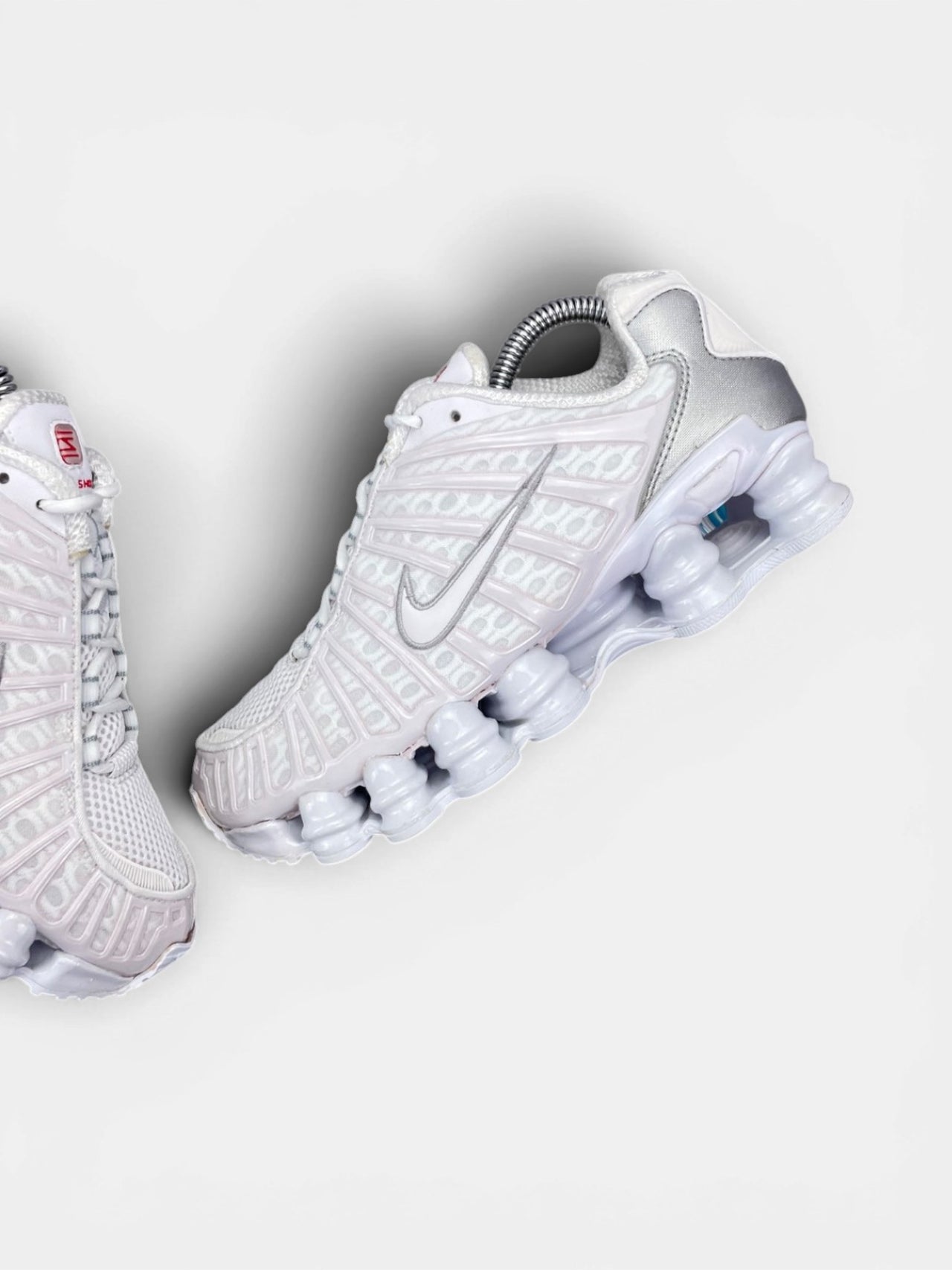 Nike Shox TL — buty sportowe damskie w bardzo dobrym stanie rozmiar 38, widok z góry na wewnętrzną stronę butów
