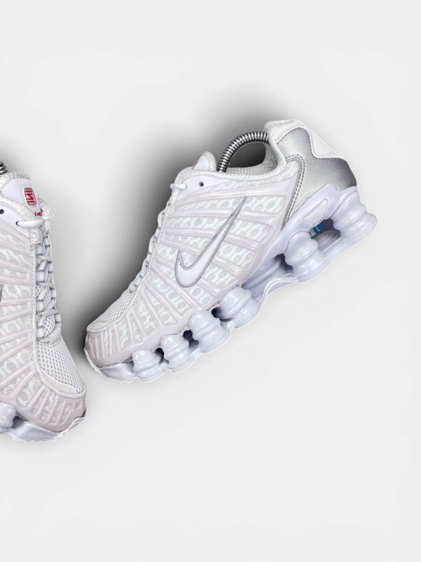 Nike Shox TL — buty sportowe damskie w bardzo dobrym stanie rozmiar 38, widok z góry na wewnętrzną stronę butów