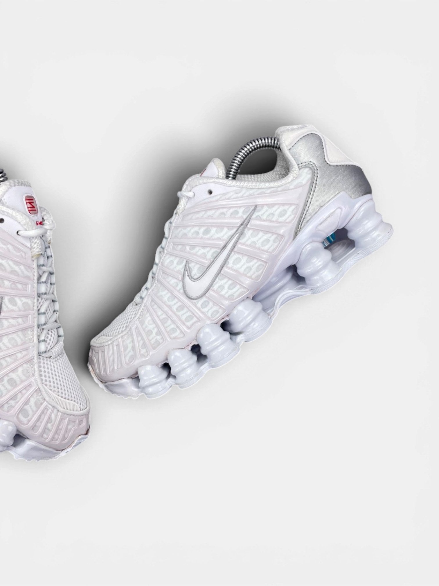 Nike Shox TL — buty sportowe damskie w bardzo dobrym stanie rozmiar 38, widok z góry na wewnętrzną stronę butów