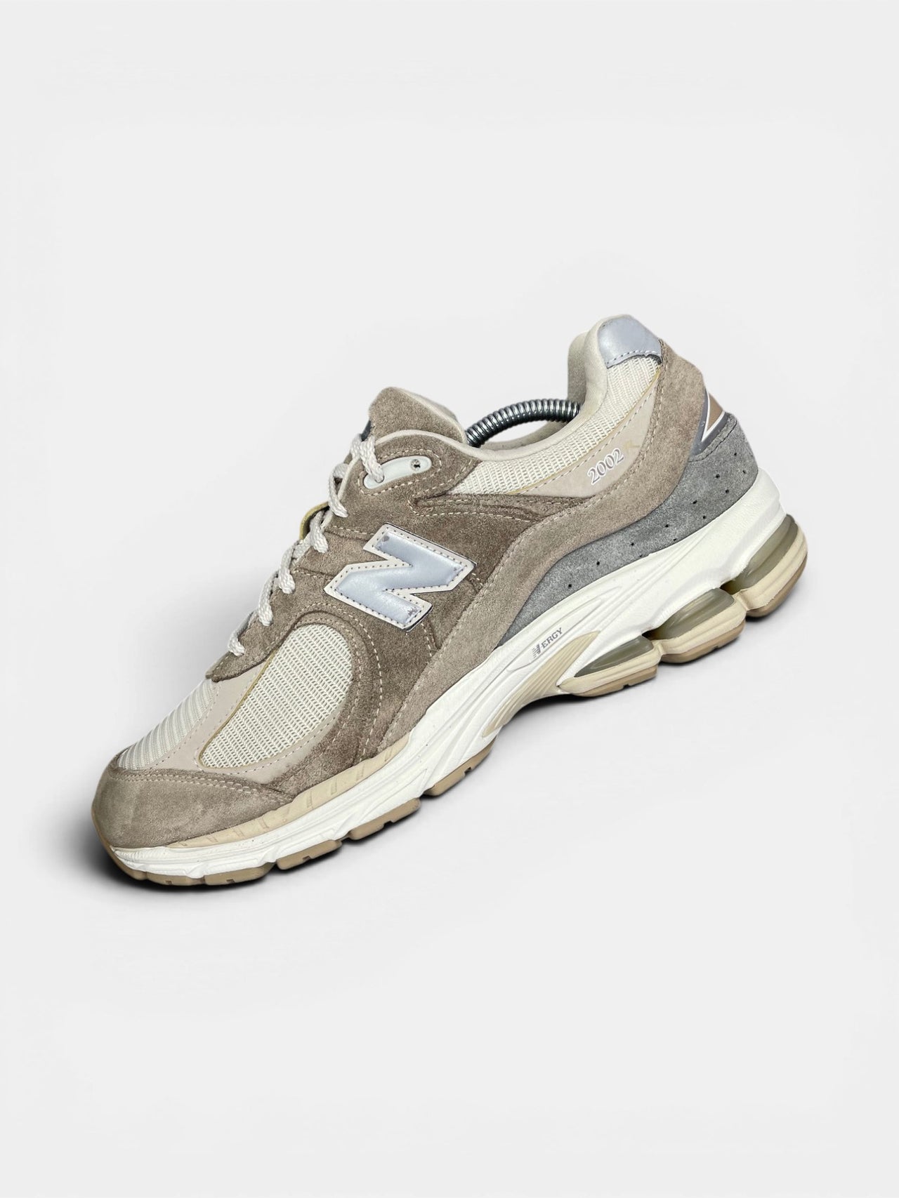 New Balance 2002R — buty sportowe męskie w bardzo dobrym stanie rozmiar 44.5, widok z góry na wewnętrzną stronę butów