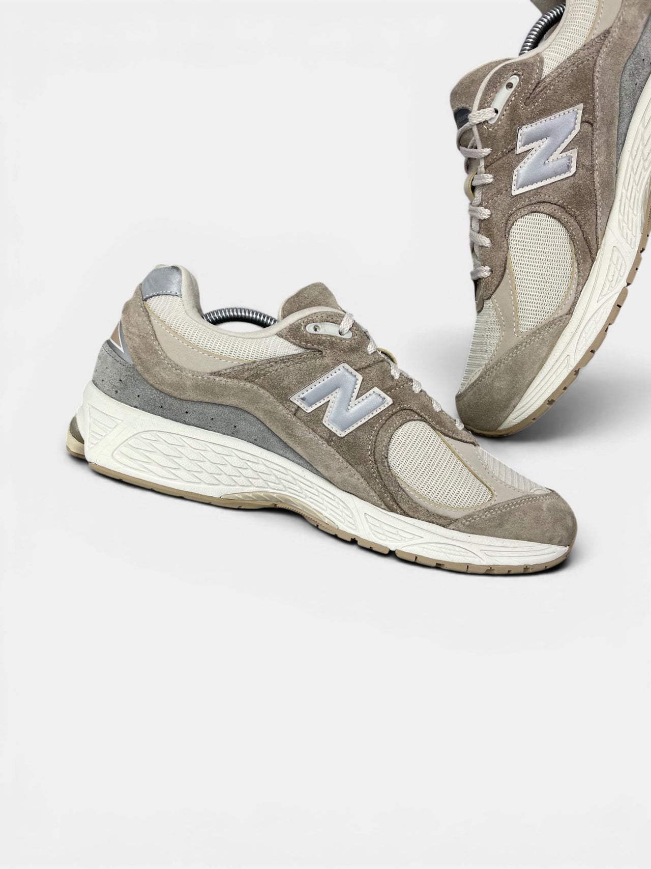 New Balance 2002R — buty sportowe męskie w bardzo dobrym stanie rozmiar 44.5, wewnętrzny panel lewego buta