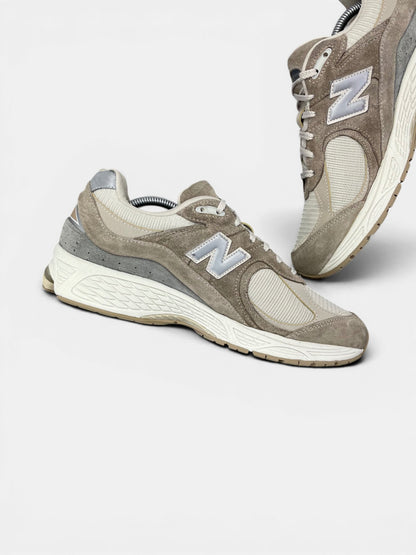 New Balance 2002R — buty sportowe męskie w bardzo dobrym stanie rozmiar 44.5, wewnętrzny panel lewego buta