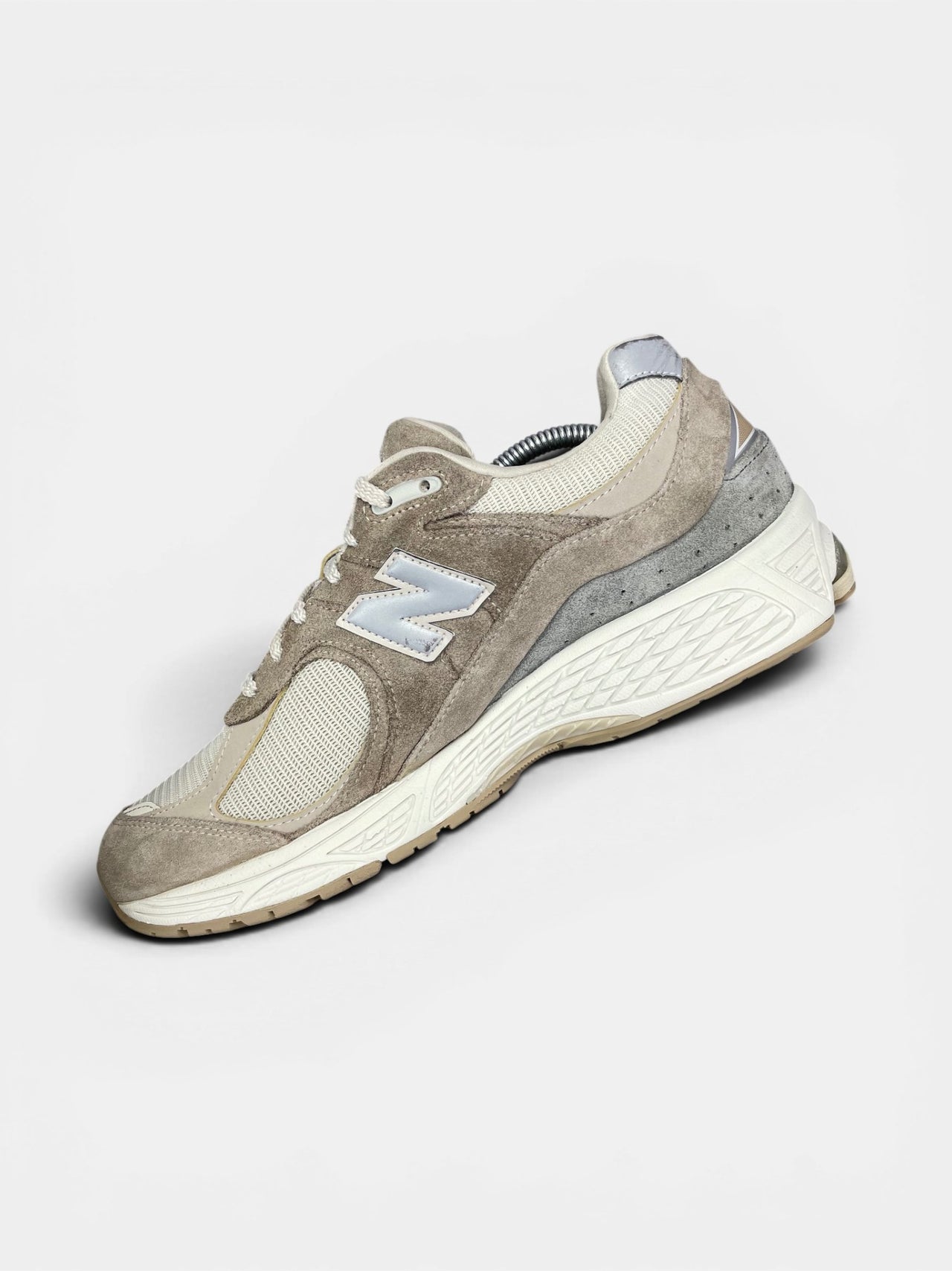 New Balance 2002R — buty sportowe męskie w bardzo dobrym stanie rozmiar 44.5, wewnętrzny panel prawego buta