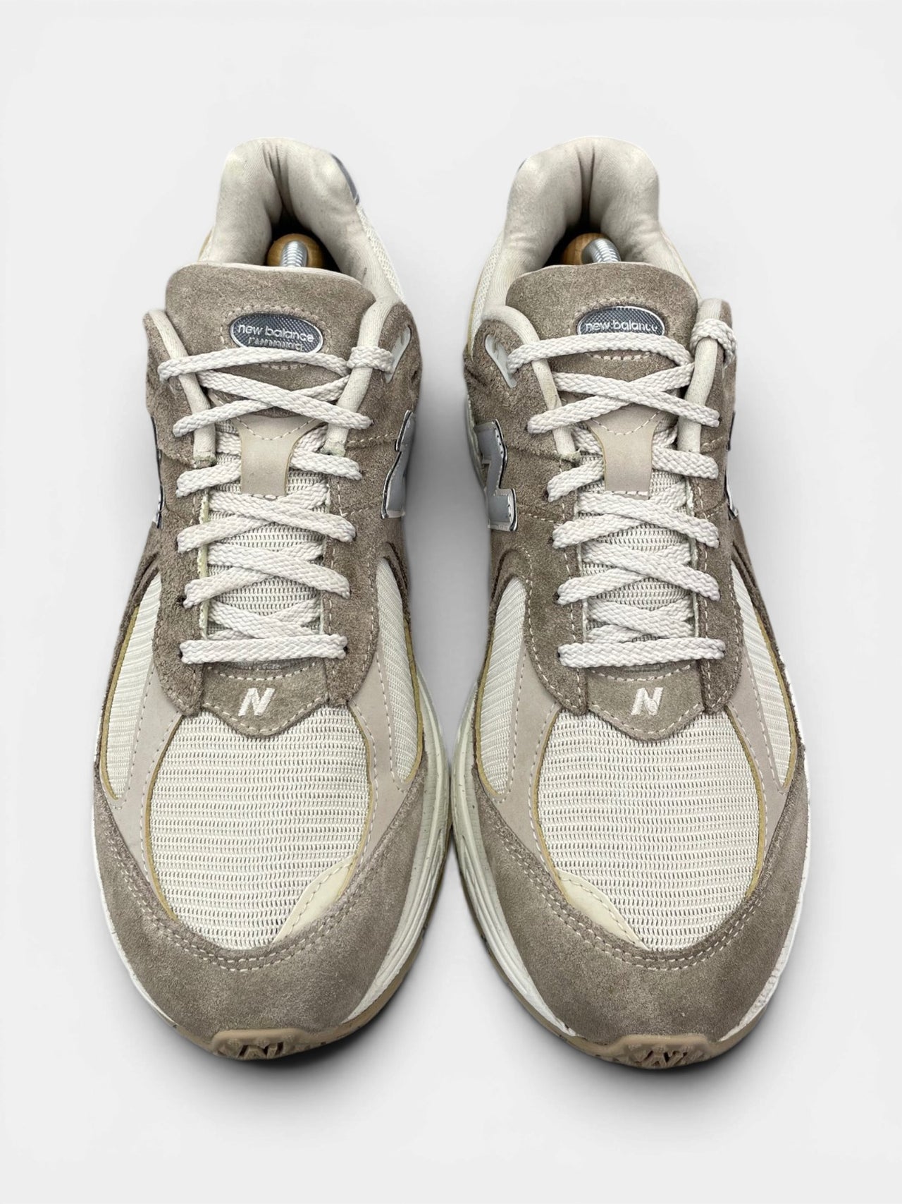 New Balance 2002R — buty sportowe męskie w bardzo dobrym stanie rozmiar 44.5, widok z góry