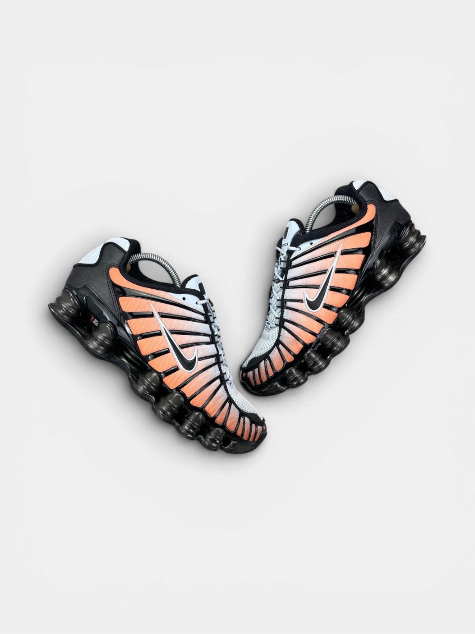 Nike Shox TL Blue Tint/Total Orange — buty sportowe męskie w bardzo dobrym stanie rozmiar 42, widok z góry na zewnętrzną stronę butów