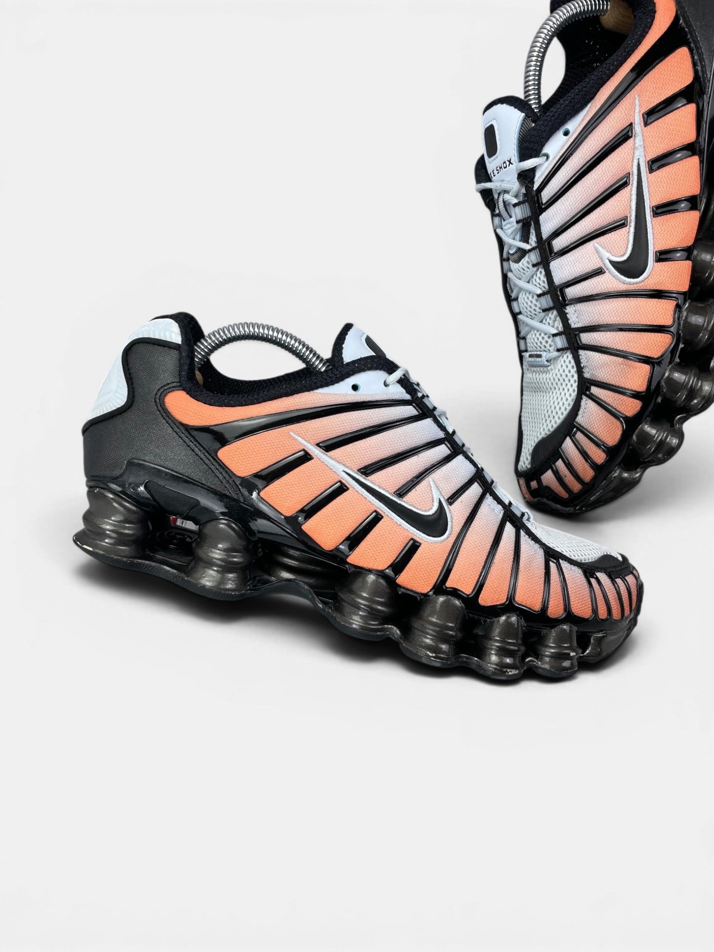 Nike Shox TL Blue Tint/Total Orange — buty sportowe męskie w bardzo dobrym stanie rozmiar 42, zewnętrzny panel lewego buta