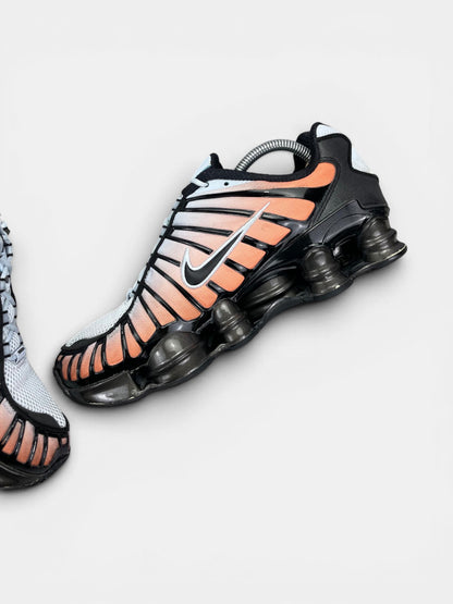 Nike Shox TL Blue Tint/Total Orange — buty sportowe męskie w bardzo dobrym stanie rozmiar 42, wewnętrzny panel prawego buta
