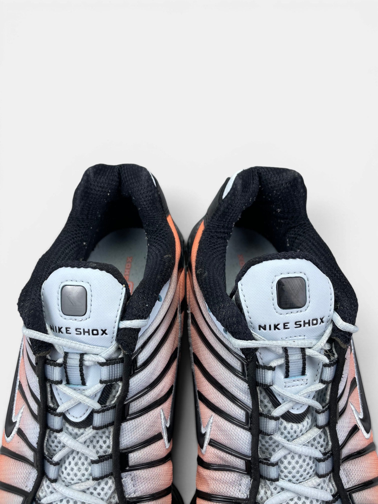 Nike Shox TL Blue Tint/Total Orange — buty sportowe męskie w bardzo dobrym stanie rozmiar 42, zapiętki butów