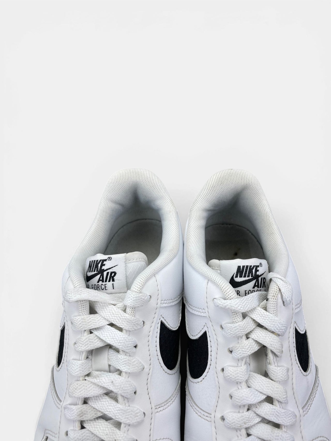 Nike Air Force 1 '07 LV8 Nylon Swoosh — buty sportowe męskie w bardzo dobrym stanie rozmiar 41, zapiętki butów