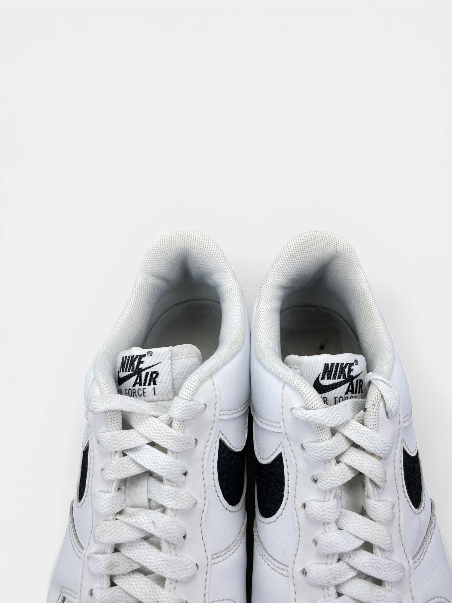Nike Air Force 1 '07 LV8 Nylon Swoosh — buty sportowe męskie w bardzo dobrym stanie rozmiar 41, zapiętki butów