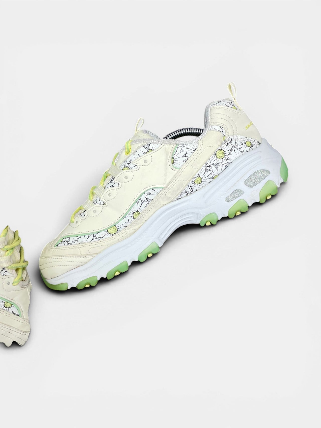 Skechers D'lites Biggest Fan — buty sportowe damskie w bardzo dobrym stanie rozmiar 39, wewnętrzny panel prawego buta