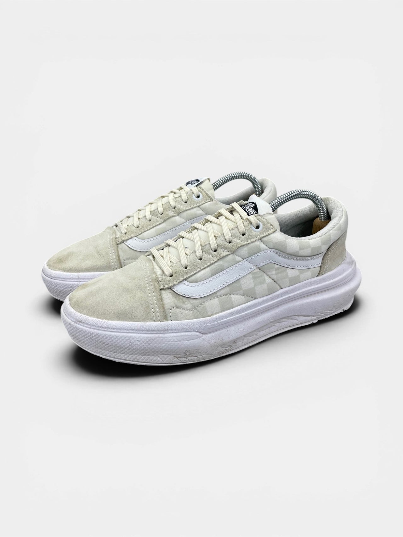 Vans Sneakers — buty sportowe damskie w bardzo dobrym stanie rozmiar 40, widok z boku