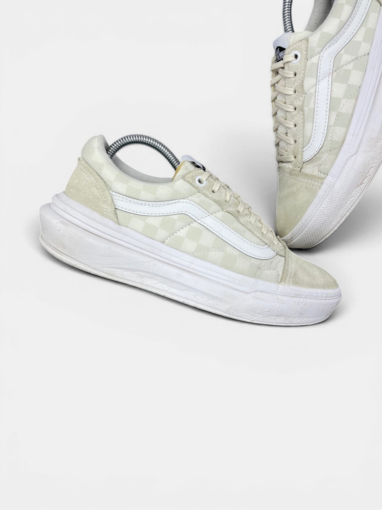 Vans Sneakers — buty sportowe damskie w bardzo dobrym stanie rozmiar 40, zewnętrzny panel lewego buta