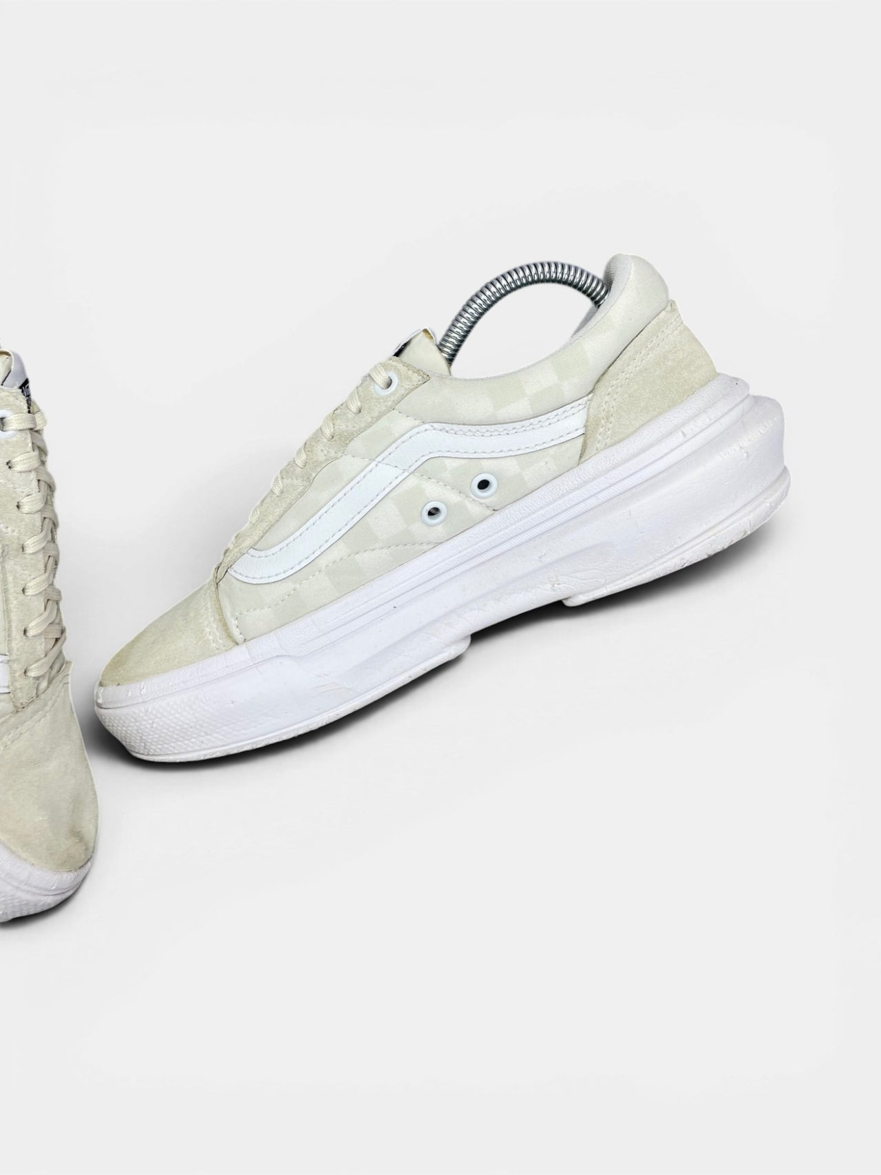 Vans Sneakers — buty sportowe damskie w bardzo dobrym stanie rozmiar 40, wewnętrzny panel prawego buta