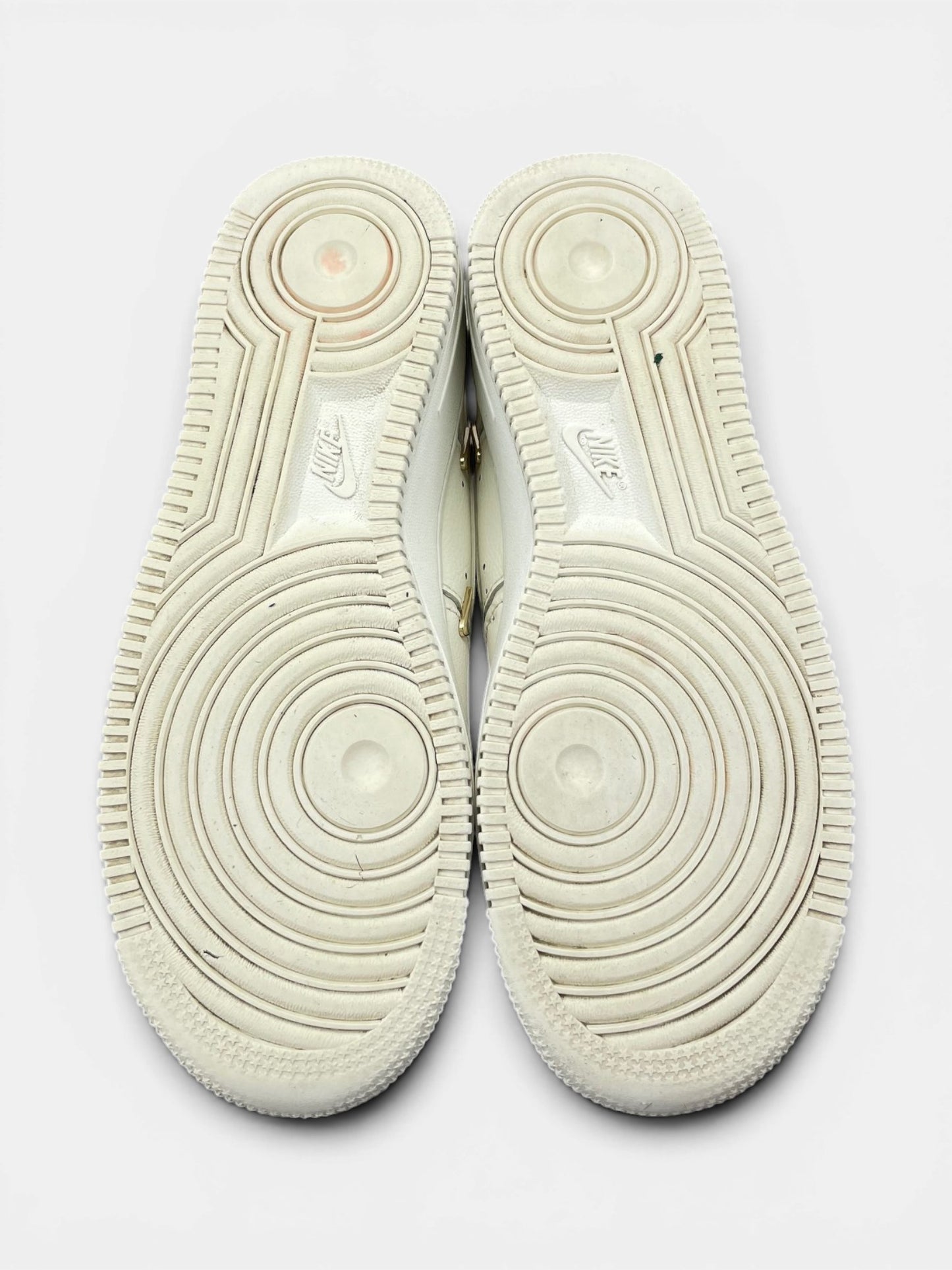 Nike Air Force 1 Low — buty sportowe damskie w bardzo dobrym stanie rozmiar 38.5, podeszwa