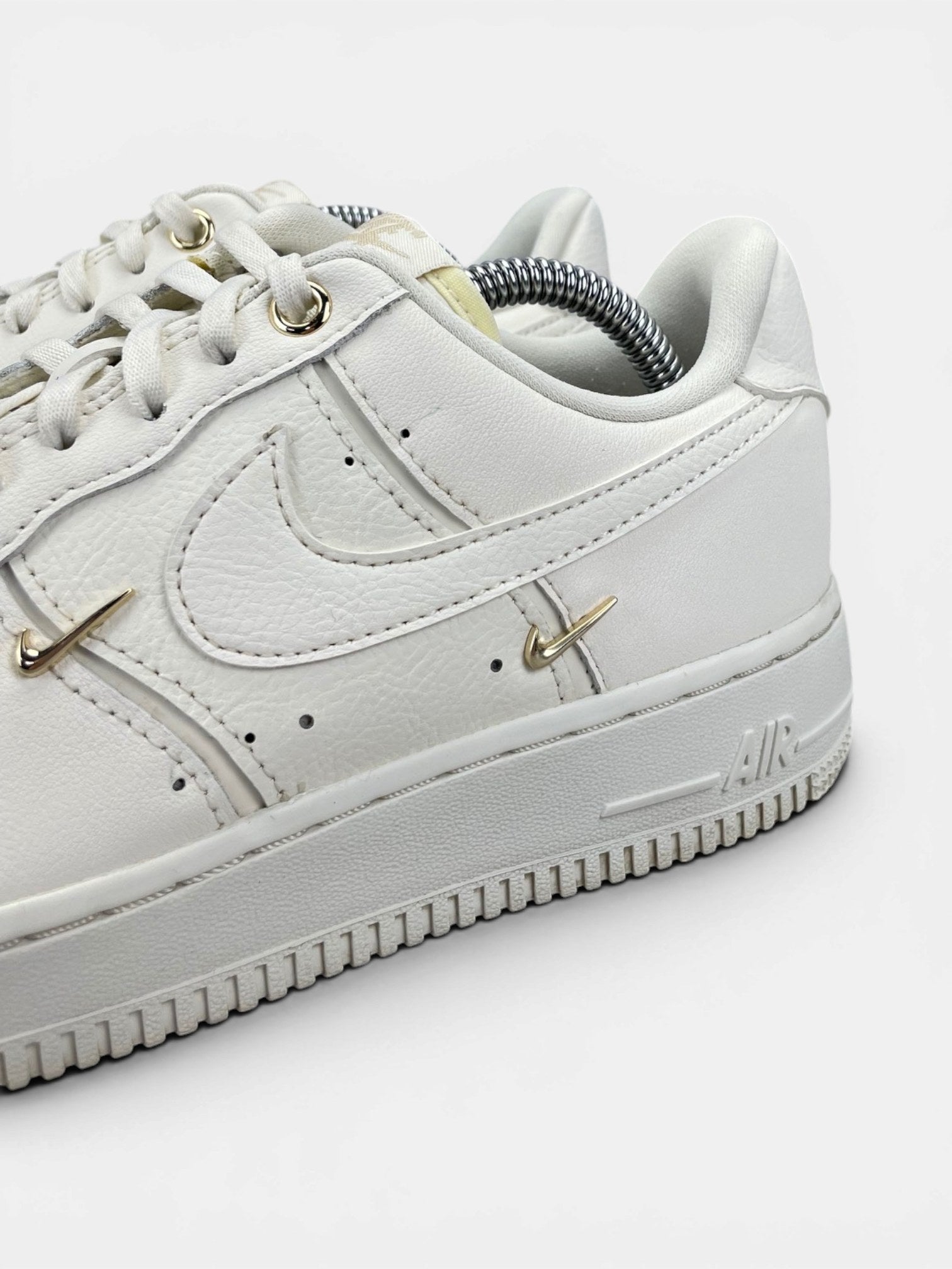 Nike Air Force 1 Low — buty sportowe damskie w bardzo dobrym stanie rozmiar 38.5, opcjonalne zdjęcie 1