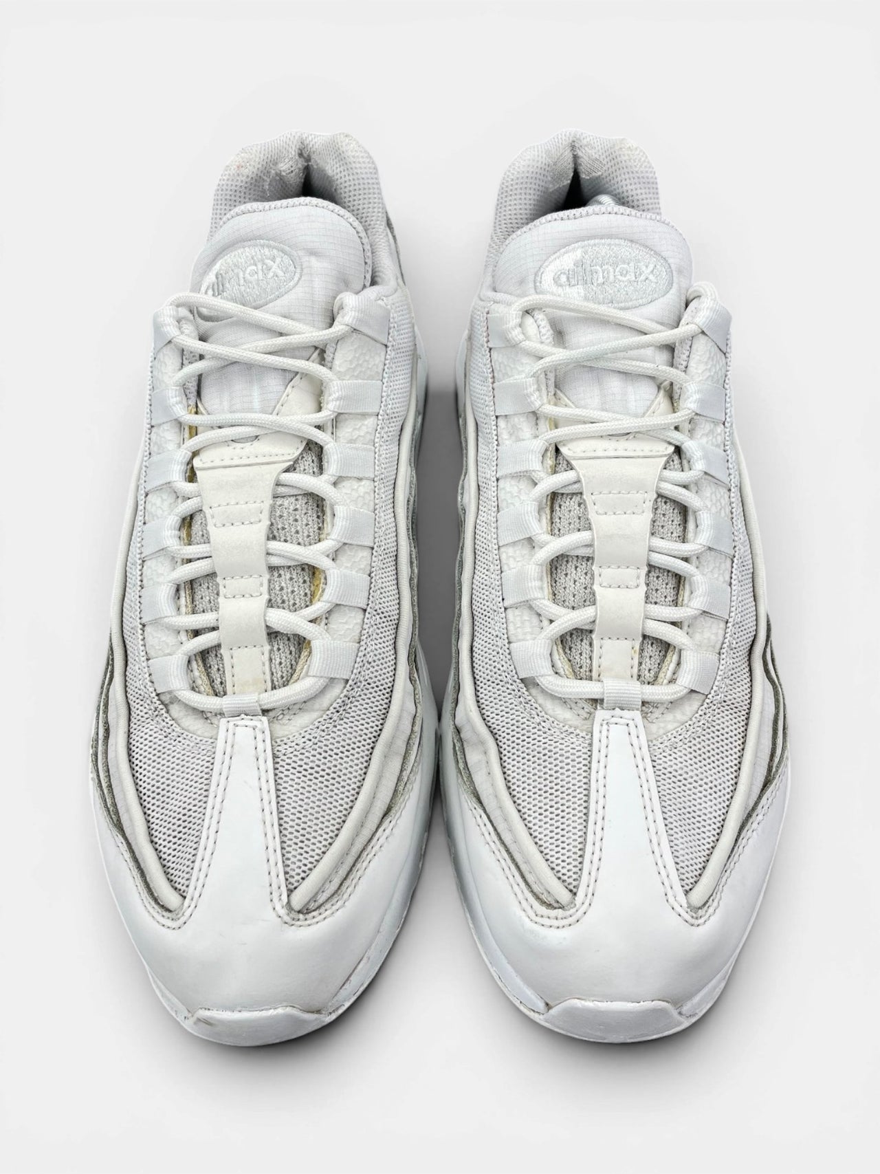 Nike Air Max 95 Essential Triple White — buty sportowe męskie w bardzo dobrym stanie rozmiar 45, widok z góry