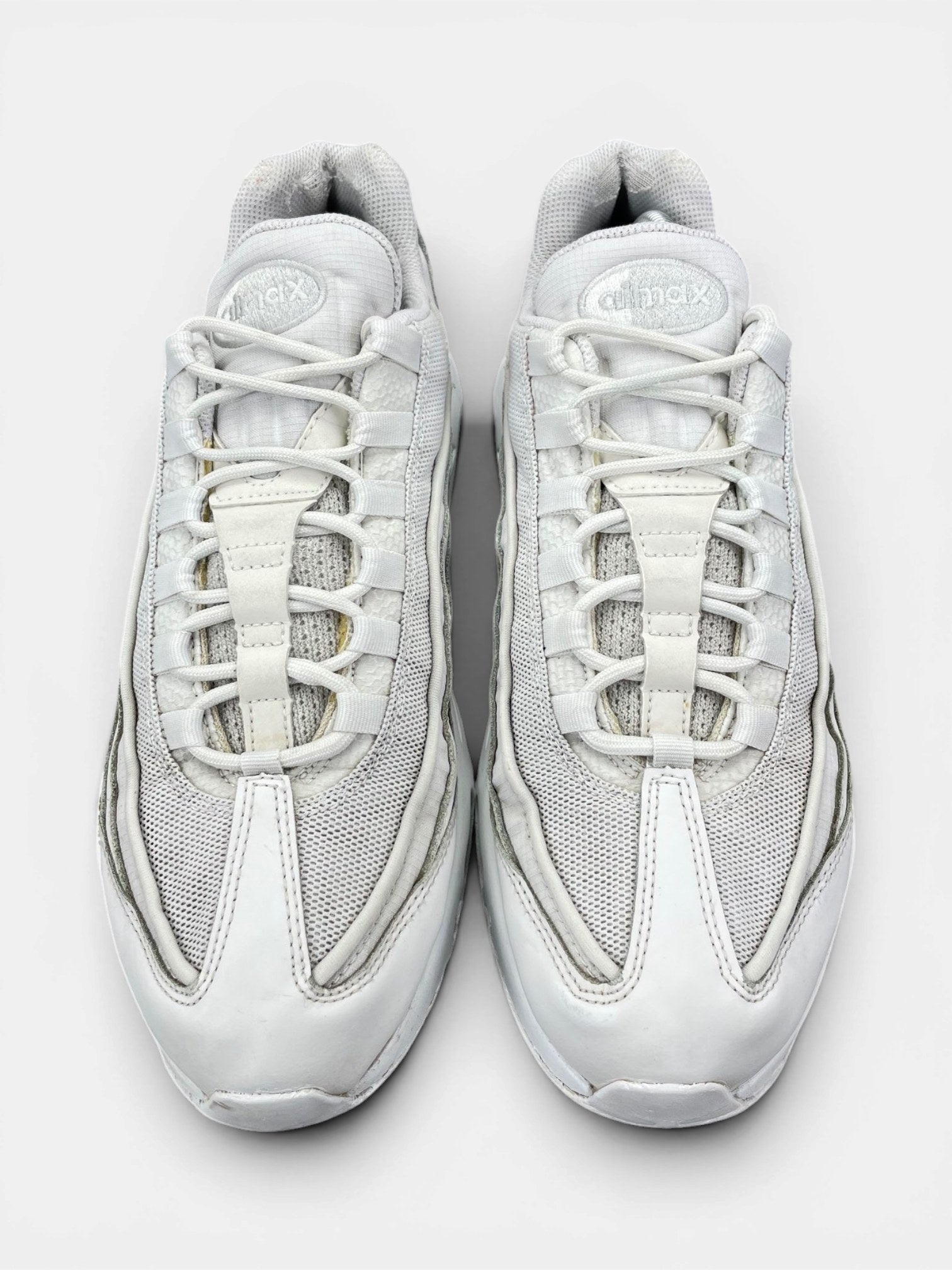 Nike Air Max 95 Essential Triple White — buty sportowe męskie w bardzo dobrym stanie rozmiar 45, widok z góry