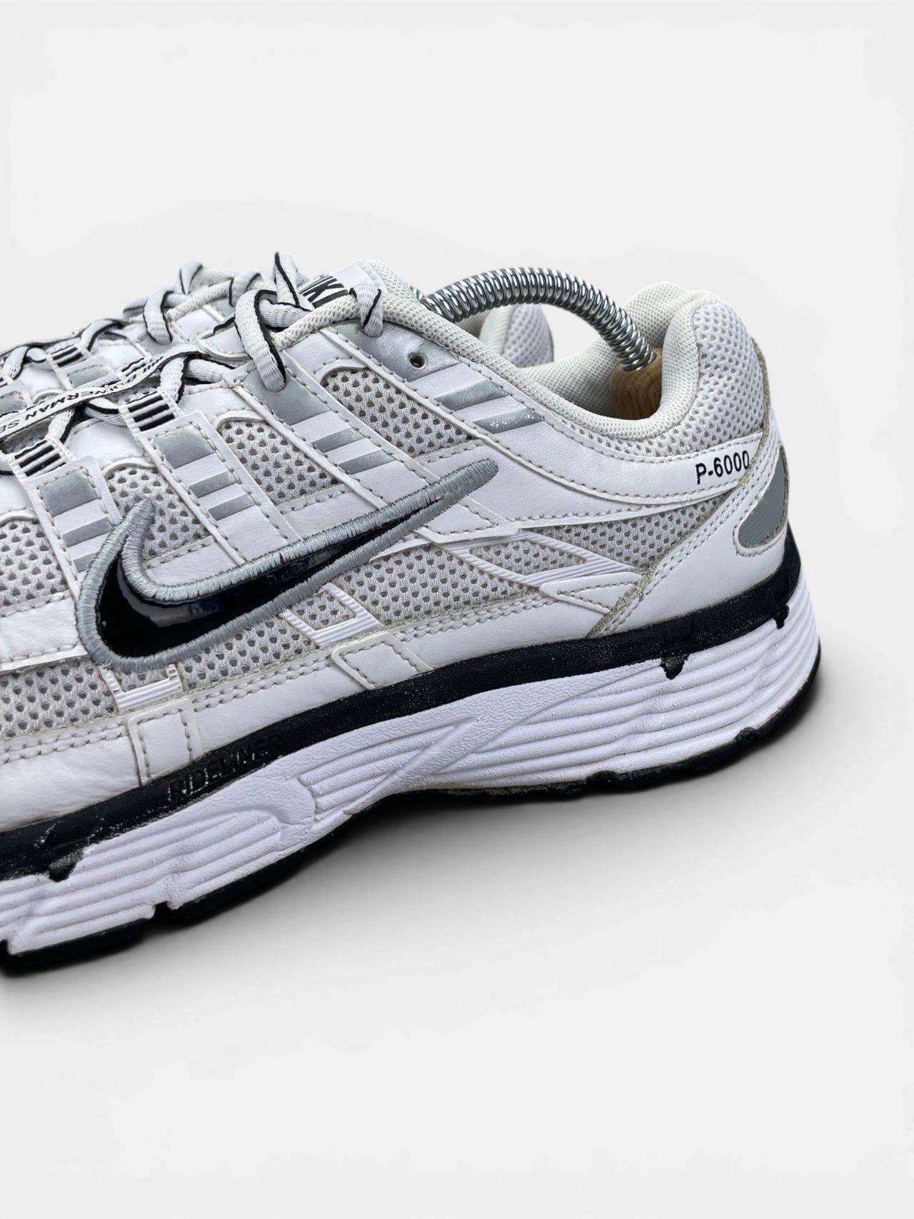 Nike P-6000 P-6000 Metallic Silver — buty sportowe męskie w bardzo dobrym stanie rozmiar 44, opcjonalne zdjęcie 1
