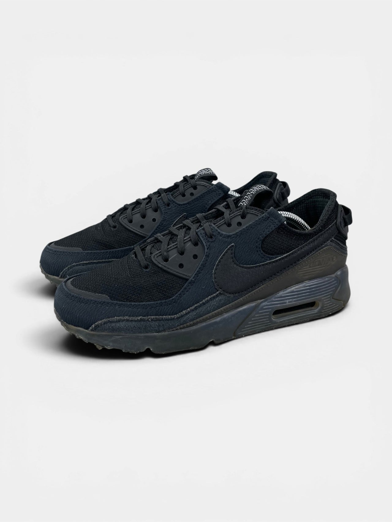 Nike Air Max Terrascape 90 — buty sportowe męskie w bardzo dobrym stanie rozmiar 41, widok z boku